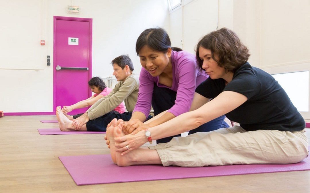 Cours Yoga tout niveaux hatha exercices posture yogamanjali filla brion Paris 20
